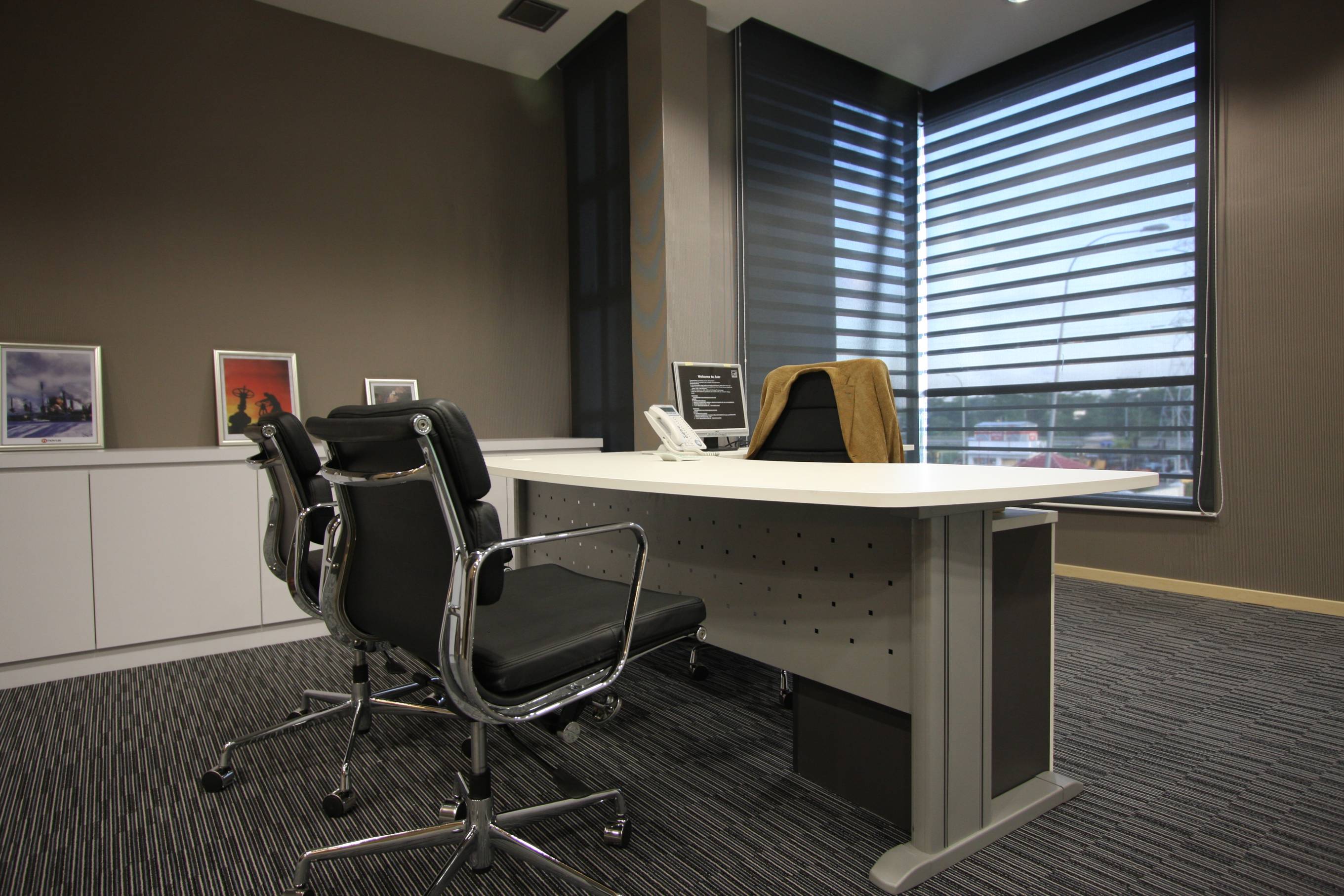Modern and Functional Office-160264415211.jpg